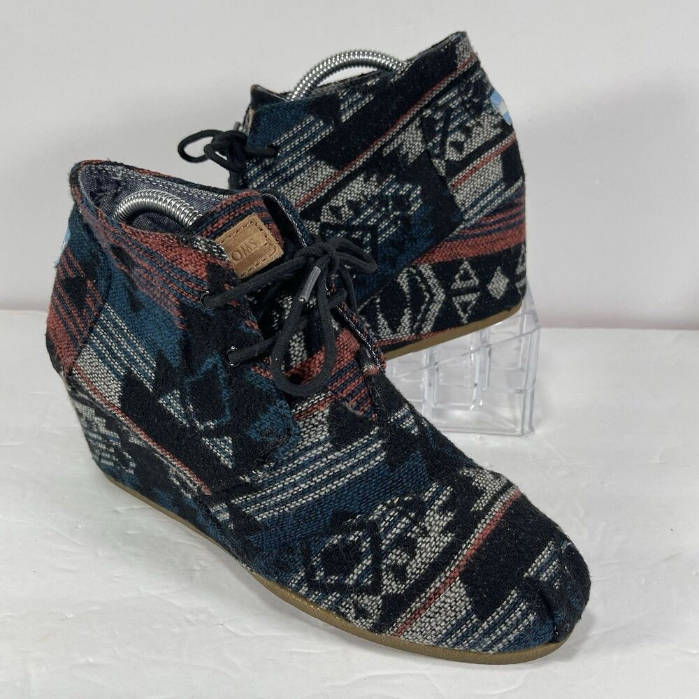 TOMS Desert Wedge Chukka Boots - Blue & Red Tribal Geometric - Women's 10